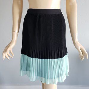 Bebe black & mint contrast pleated chiffon skirt